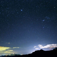 カグマン夜景と冬の星座　(c)Star Gazing Saipan