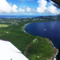 上空から見たテニアン島。緑が島を覆っている。