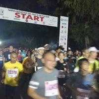 サイパンマラソン2018　スタート直後の様子。400名を超すランナーが一斉にスタートした10km